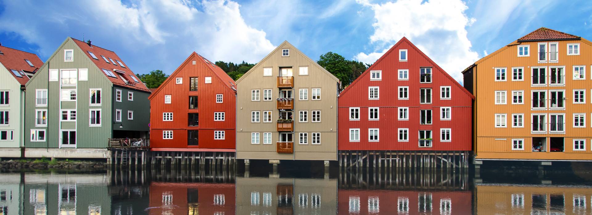 skifte farge på gamle hus i Trondheim, Trøndelag
